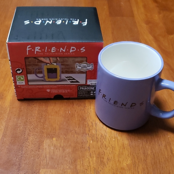 Friends TV Series Peephole Frame Mug - Picture 2 of 4